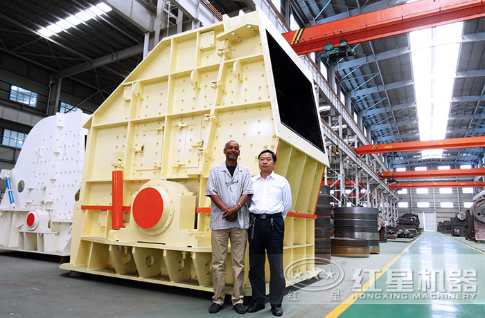 反擊式破碎機(jī)廠區(qū)一角