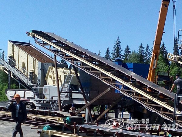 移動式煤矸石破碎機現場圖 移動式煤矸石破碎機現場圖