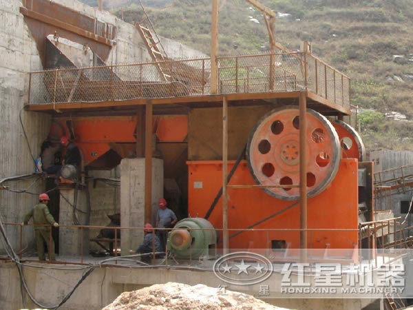 顎式破碎機生產現場 顎式破碎機生產現場