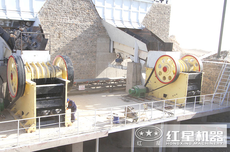 912顎式破碎機工作現場實拍圖 912顎式破碎機工作現場實拍圖