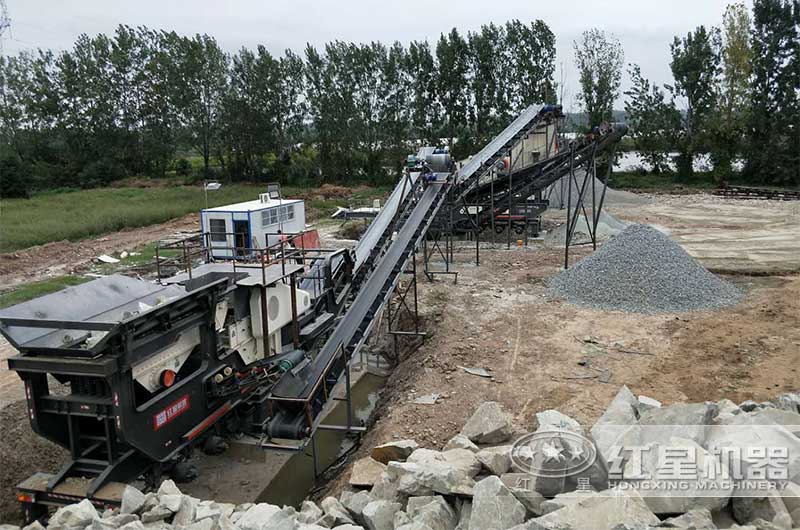 移動式制砂機(jī)處理花崗巖現(xiàn)場 移動式制砂機(jī)處理花崗巖現(xiàn)場