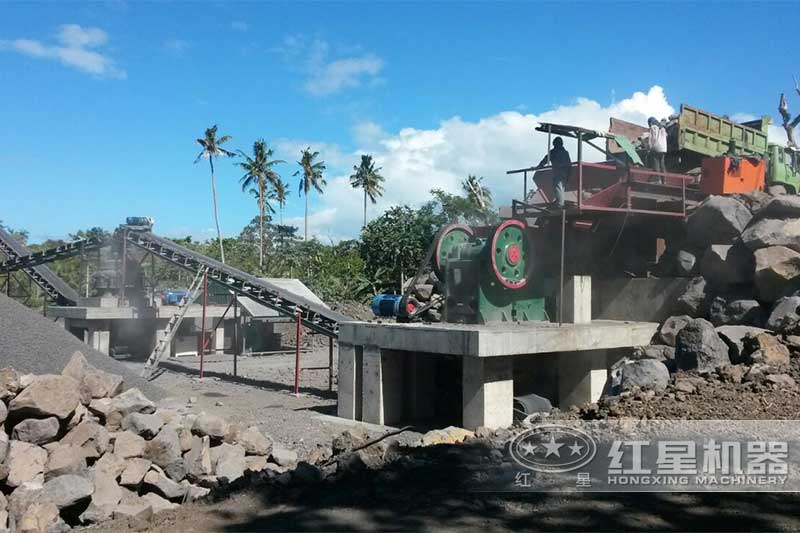 白云石顎式破碎機破碎現場實拍圖 白云石顎式破碎機破碎現場實拍圖