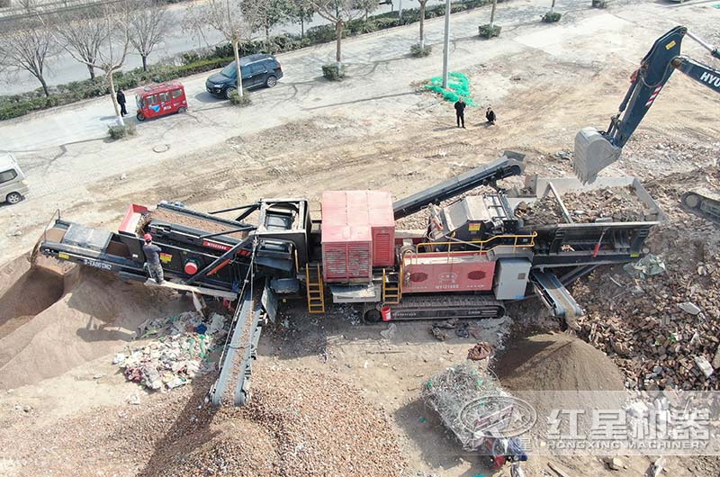 履帶移動反擊破碎站作業現場 履帶移動反擊破碎站作業現場