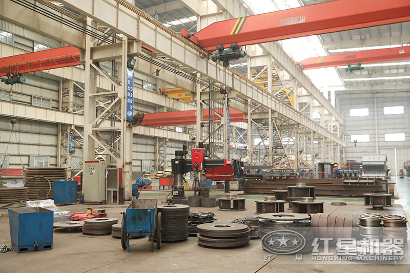 紅星機器碎石機器加工生產(chǎn)實拍