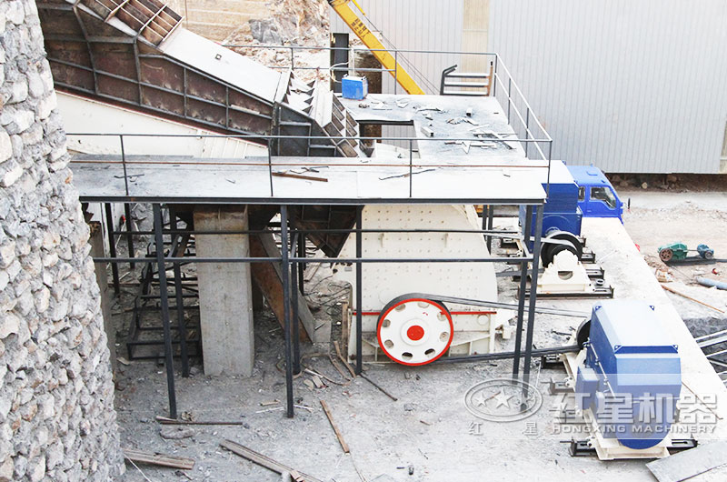 重錘式破碎機工作現場 重錘式破碎機工作現場