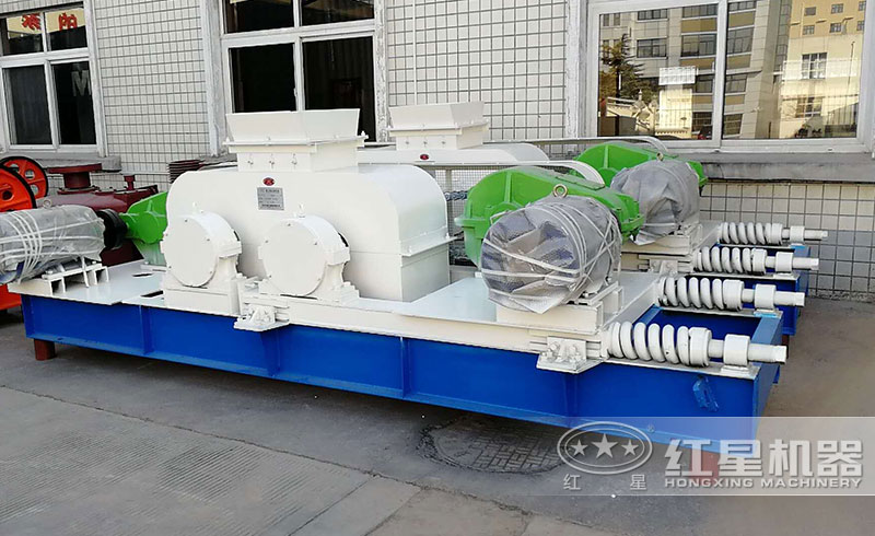 對輥式制砂機現場實拍圖