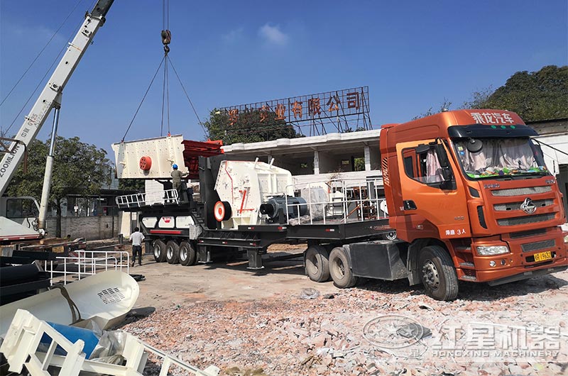 輪胎移動反擊破振動篩破碎機