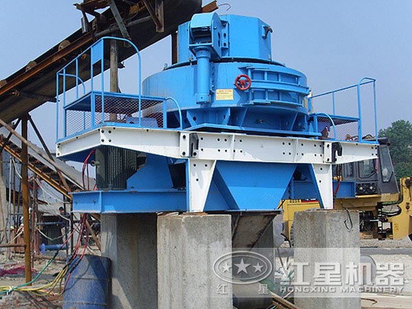 片麻巖制砂現場