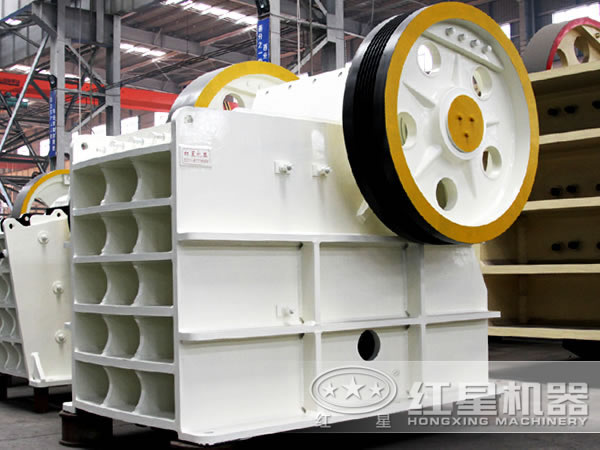紅星鄂式破碎機(jī)展示 紅星鄂式破碎機(jī)展示