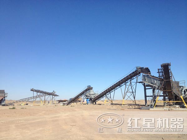 山石制砂機制砂現(xiàn)場 山石制砂機制砂現(xiàn)場