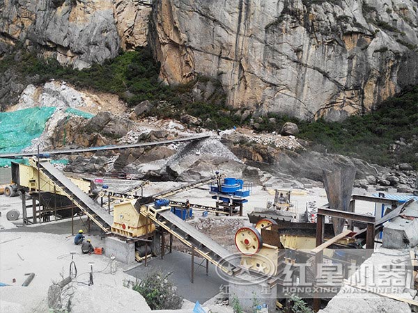 河卵石制砂現場 河卵石制砂現場