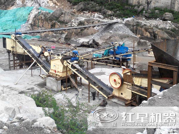 機(jī)制砂生產(chǎn)線現(xiàn)場 機(jī)制砂生產(chǎn)線現(xiàn)場