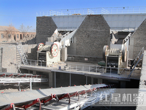 顎式破石機生產現場圖