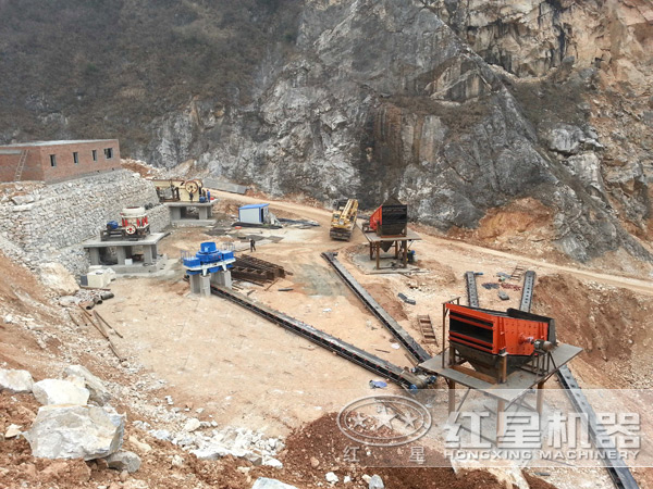 時(shí)產(chǎn)300噸制砂生產(chǎn)現(xiàn)場