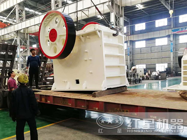 紅星鄂式破石機(jī)車間圖