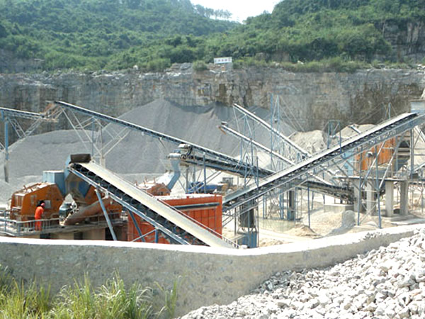 石灰石細(xì)碎機(jī)生產(chǎn)現(xiàn)場 石灰石細(xì)碎機(jī)生產(chǎn)現(xiàn)場