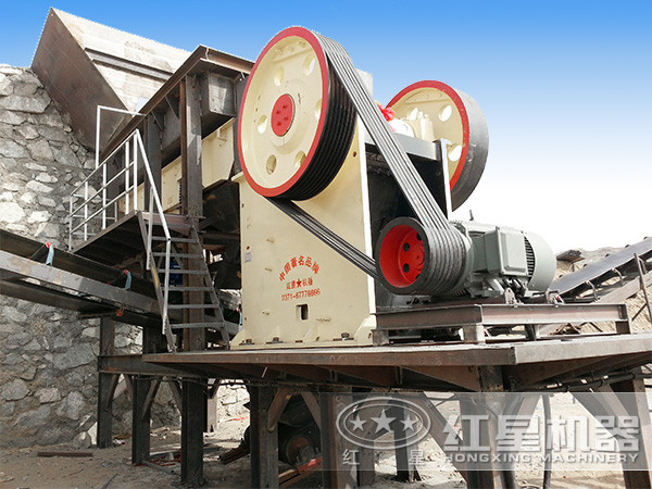 顎式制砂機生產現場