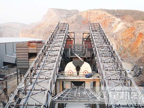 錘式破碎機安裝現(xiàn)場