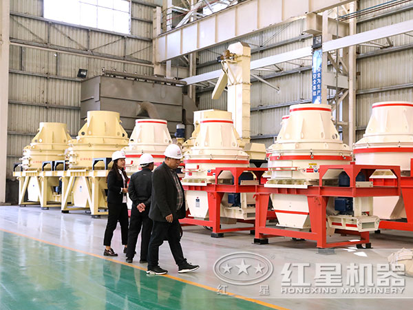 客戶(hù)參觀河卵石制沙機(jī) 客戶(hù)參觀河卵石制沙機(jī)