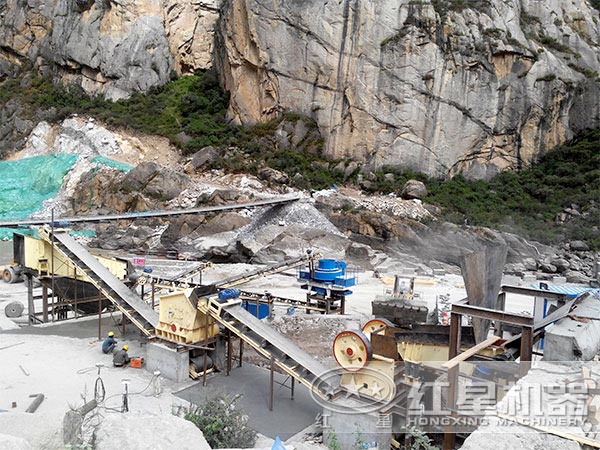 干法制砂現(xiàn)場(chǎng) 干法制砂現(xiàn)場(chǎng)