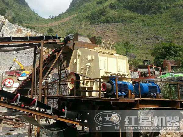 重慶1214反擊式粉碎機作業現場