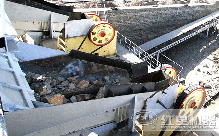 河北沙河礦石破碎機破碎現場