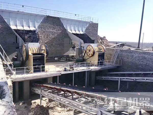 兩臺鄂式制沙機作業現場 兩臺鄂式制沙機作業現場