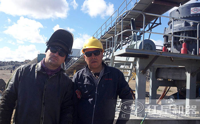 紅星工作人員到現場指導客戶安裝并試運行-合照