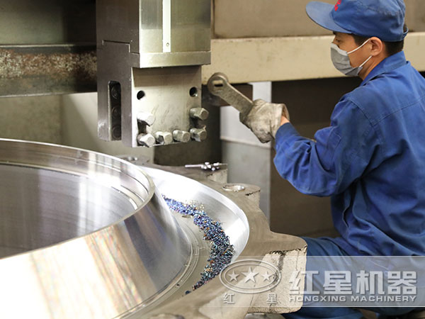 打砂機(jī)工人作業(yè) 打砂機(jī)工人作業(yè)