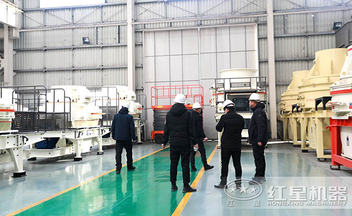 用戶來廠參觀石頭制砂機 用戶來廠參觀石頭制砂機