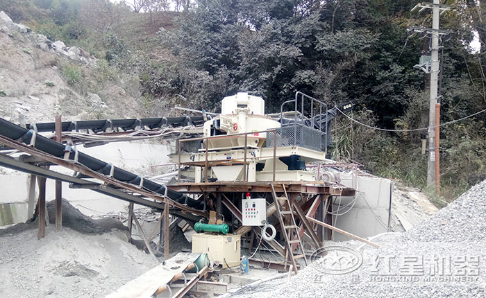 打砂機(jī)粉碎機(jī)作業(yè)現(xiàn)場