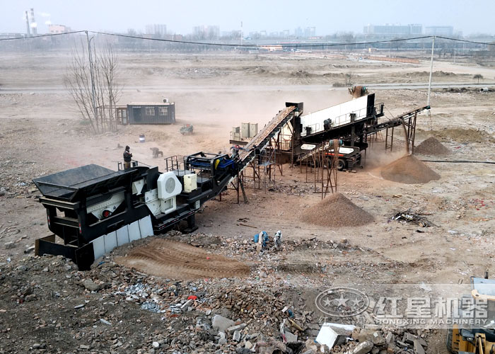 移動式破碎機生產作業現場 移動式破碎機生產作業現場