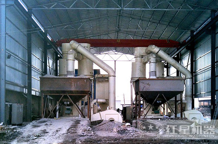 大型石料雷蒙粉磨機作業現場