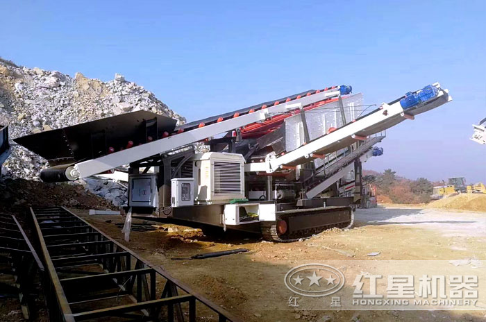 履帶式移動(dòng)破碎機(jī)現(xiàn)場 履帶式移動(dòng)破碎機(jī)現(xiàn)場