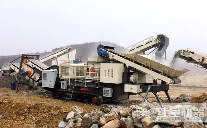 紅星履帶式液壓驅動破碎機作業現場