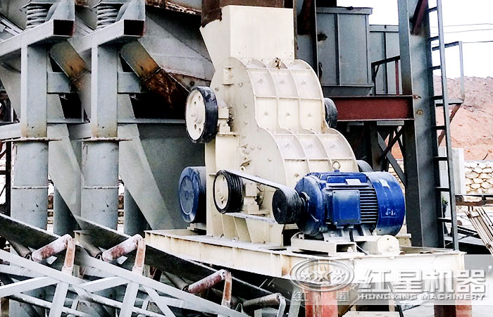 雙級(jí)破碎機(jī)現(xiàn)場(chǎng) 雙級(jí)破碎機(jī)現(xiàn)場(chǎng)