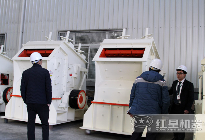 用戶來廠參觀石塊破碎機 用戶來廠參觀石塊破碎機