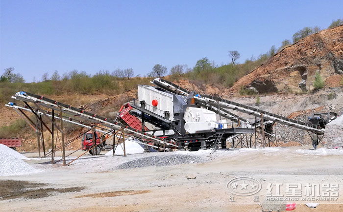 輪胎式移動破碎站現(xiàn)場 輪胎式移動破碎站現(xiàn)場