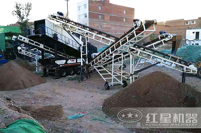 汽車移動(dòng)磚渣粉碎機(jī)可到廠直接作業(yè)加工 汽車移動(dòng)磚渣粉碎機(jī)可到廠直接作業(yè)加工