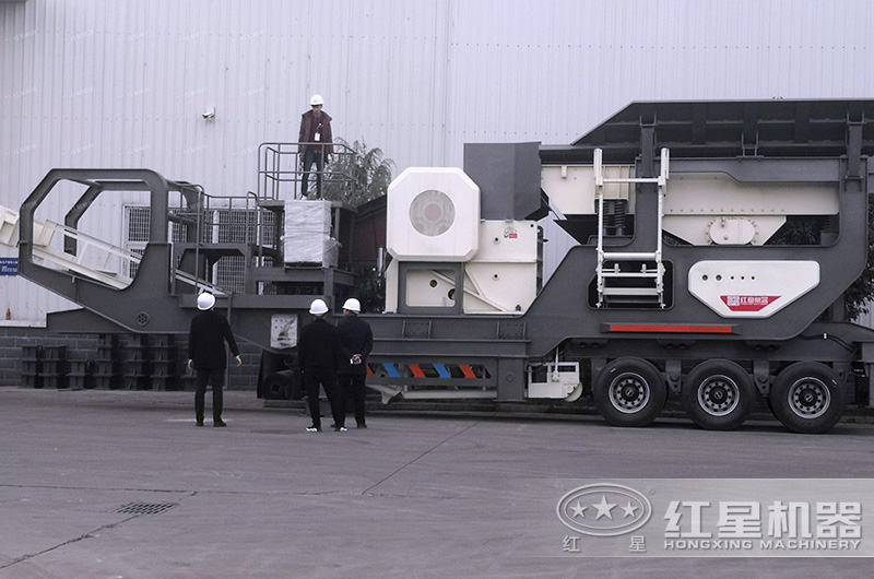 絡(luò)繹不絕的客戶(hù)到紅星廠區(qū)考察移動(dòng)鄂破