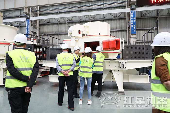 用戶來廠近距離了解打砂機設備 用戶來廠近距離了解打砂機設備