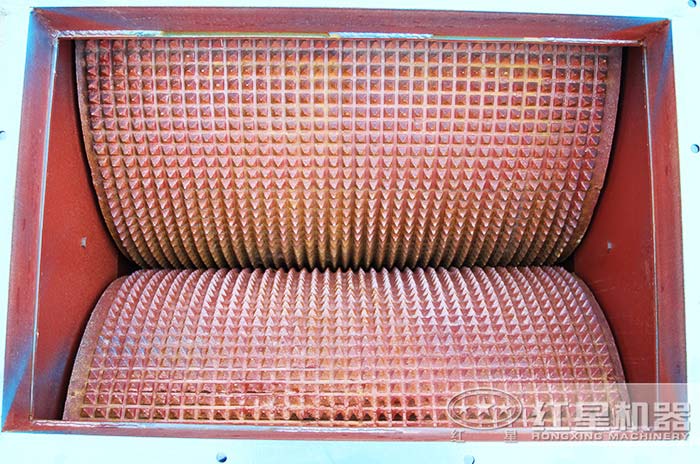 對輥制砂機內部結構圖