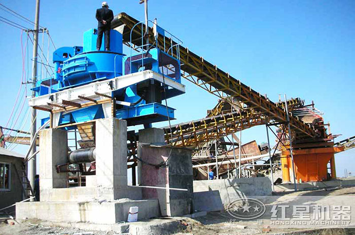 技術人員現場觀察河沙制砂機的作業情況 技術人員現場觀察河沙制砂機的作業情況