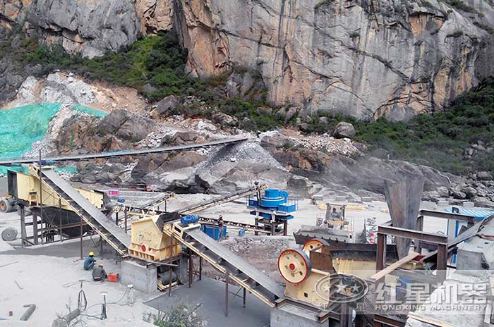 鵝卵石機制砂生產(chǎn)現(xiàn)場 鵝卵石機制砂生產(chǎn)現(xiàn)場