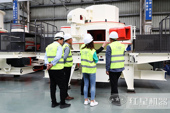 專業(yè)技術(shù)人員給您多面講解設(shè)備