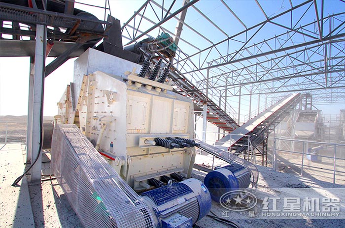 河北大型砂石場(chǎng)礦山破碎機(jī)現(xiàn)場(chǎng) 河北大型砂石場(chǎng)礦山破碎機(jī)現(xiàn)場(chǎng)