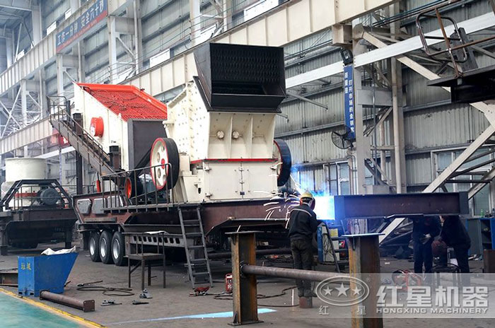 紅星機器專業化移動破碎機生產車間