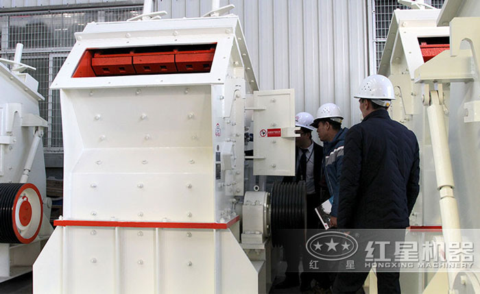 客戶到紅星廠區參觀反擊式破碎機