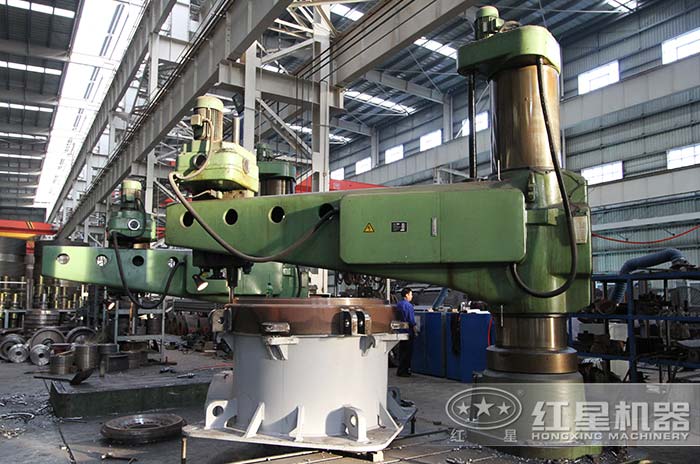 紅星機器專業化、智能化的圓錐破生產加工車間 紅星機器專業化、智能化的圓錐破生產加工車間