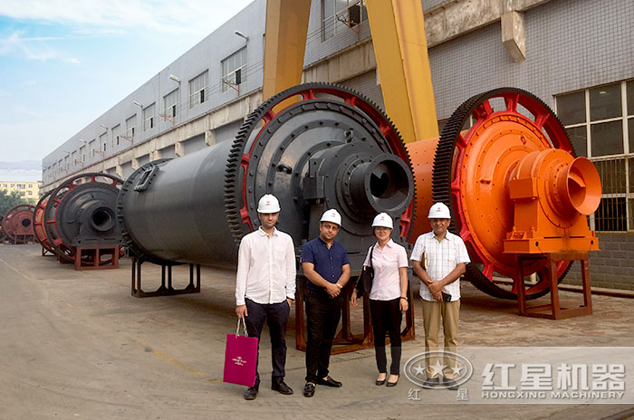 客戶來場參觀留影 客戶來場參觀留影